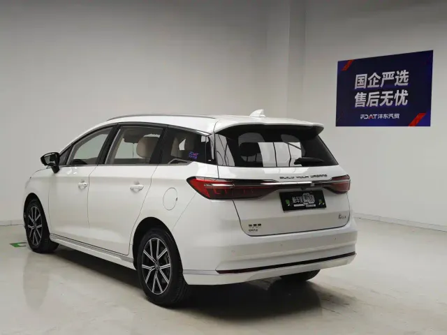 BYD Song MAX — Фото автомобиля 6