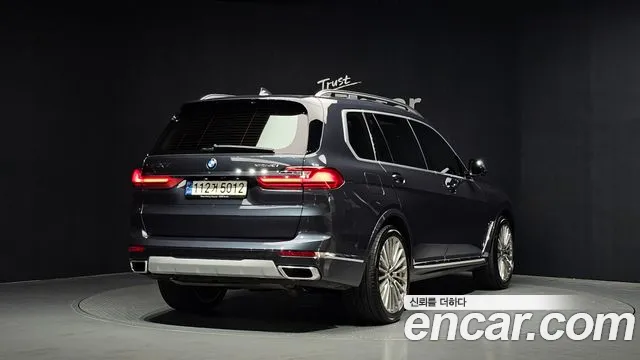 BMW X7 — Фото автомобиля 2