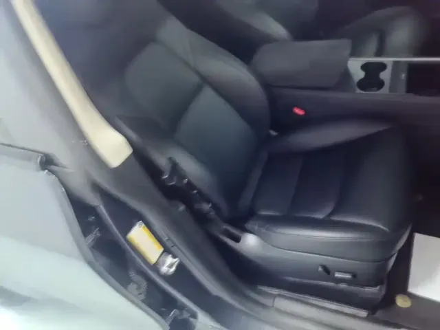 Tesla Model Y — Фото автомобиля 24