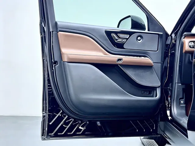Lincoln Aviator — Фото автомобиля 7