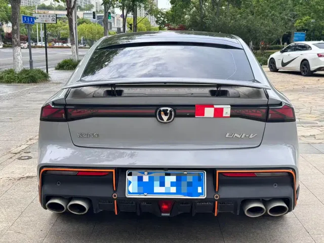 Changan Changan UNI-V 2022 1.5T Excellence — Фото автомобиля 5