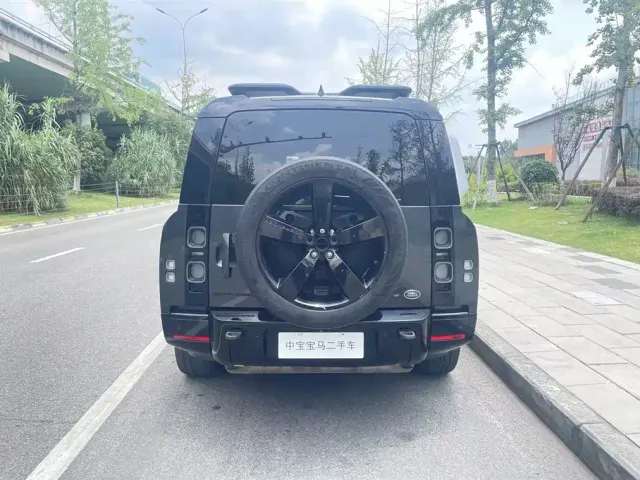 Land Rover Defender — Фото автомобиля 11