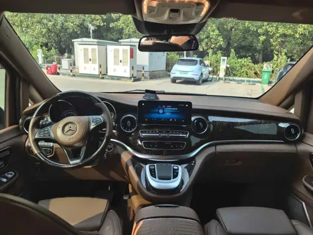 Mercedes-Benz Mercedes-Benz V-Class 2022 V 260 L Long Wheelbase Luxury Edition — Фото автомобиля 7