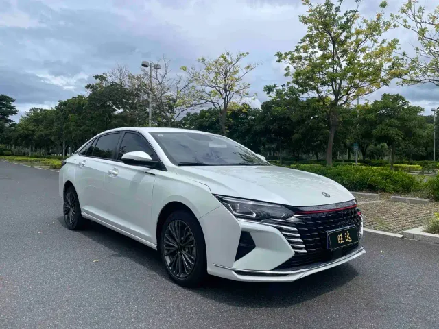 Dongfeng Yixuan MAX — Фото автомобиля 3