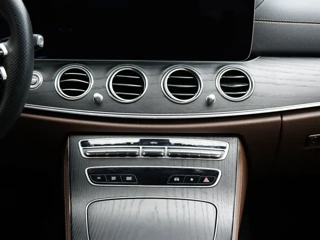 Mercedes-Benz E-Class — Фото автомобиля 9