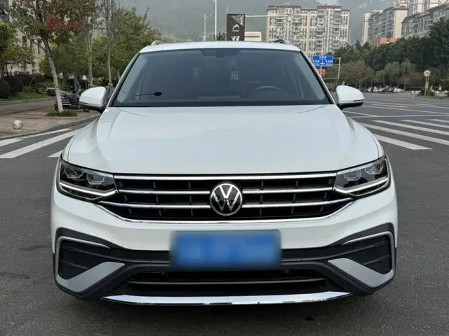 Volkswagen Tiguan L — Фото автомобиля 2