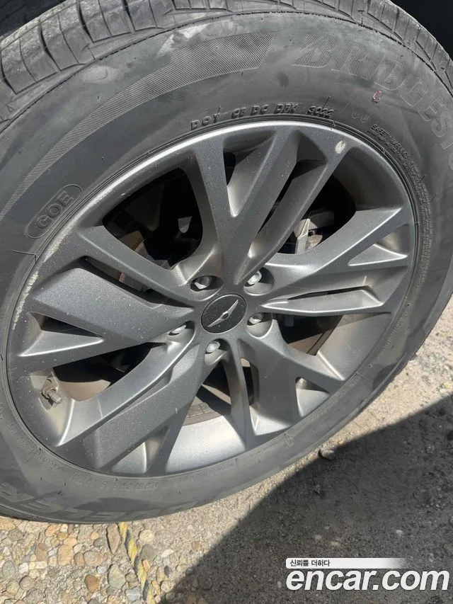 Genesis GV70 — Фото автомобиля 10
