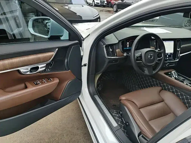 Volvo S90 — Фото автомобиля 15