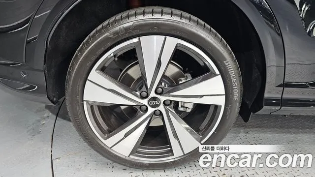 Audi Q5 40 TFSI quattro Sportback S Line — Фото автомобиля 5