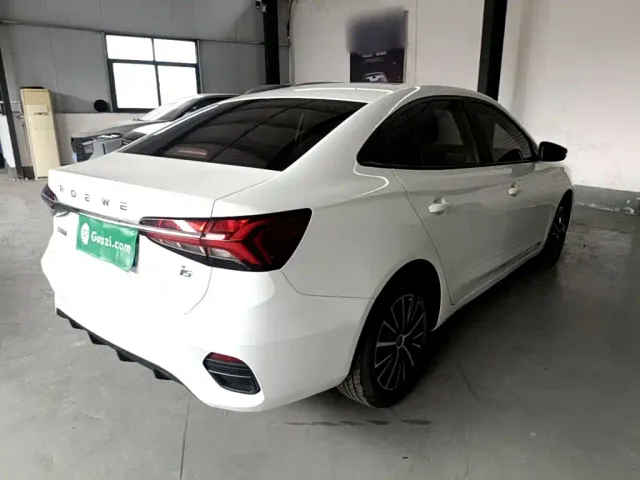 Roewe i5 — Фото автомобиля 6