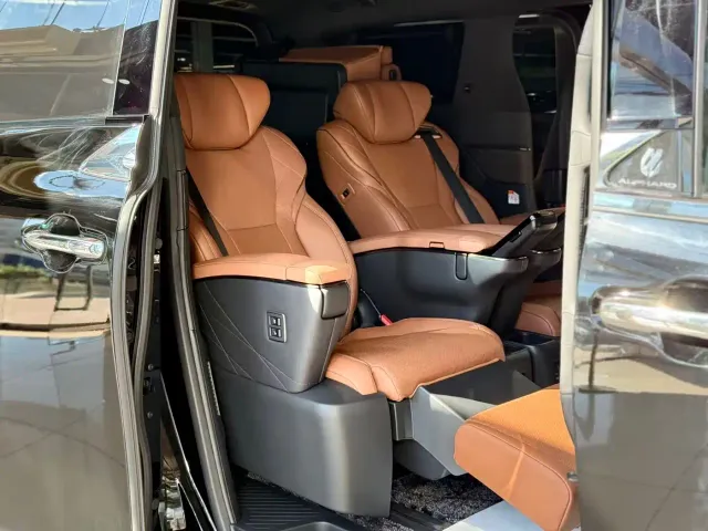 Toyota Alphard — Фото автомобиля 20