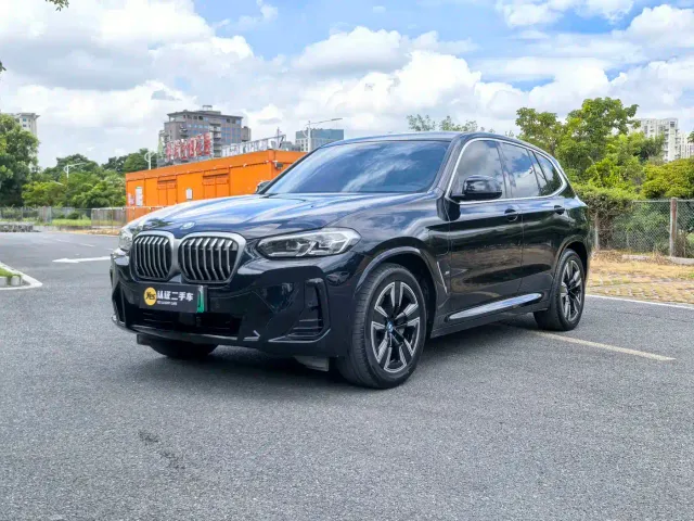 Фотография автомобиля — BMW iX3