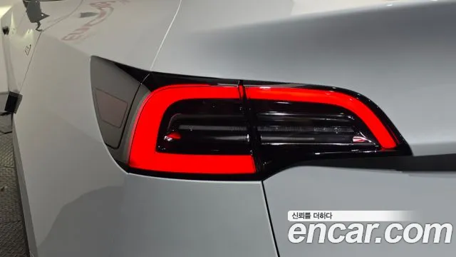 Tesla Model Y — Фото автомобиля 23