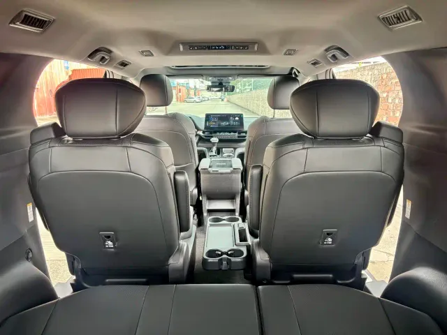 Toyota Sienna — Фото автомобиля 13