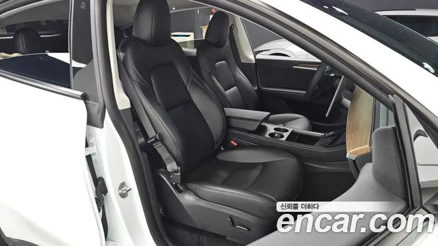 Tesla Model Y — Фото автомобиля 10