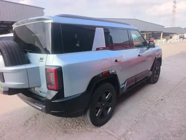 BYD FangChengBao Leopard 8 — Фото автомобиля 4