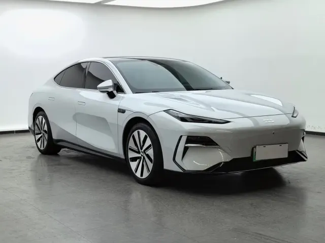 Geely Galaxy E8 — Фото автомобиля 3