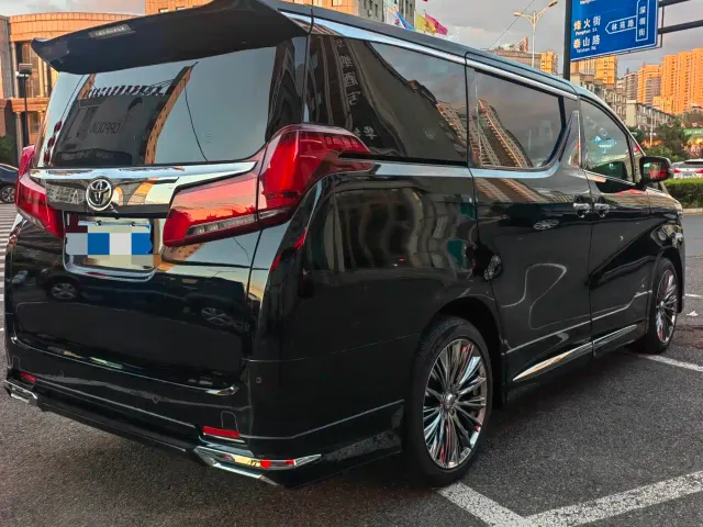 Toyota Alphard — Фото автомобиля 6