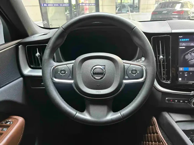 Volvo XC60 — Фото автомобиля 20