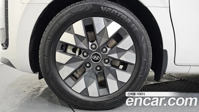 Hyundai Staria Staria L3.5 Lounge 7 мест — Фото автомобиля 5