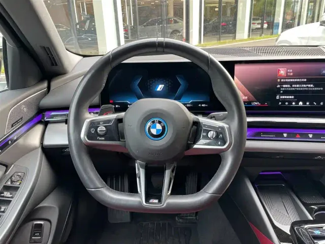 BMW BMW i5 2025 eDrive 40L M Sport Package — Фото автомобиля 10