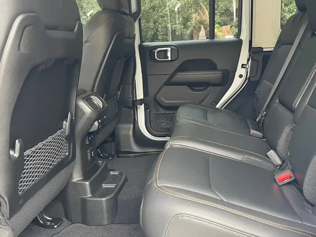 Jeep Wrangler — Фото автомобиля 11