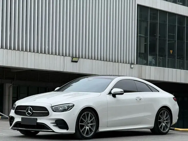 Фотография автомобиля — Mercedes-Benz E-Class