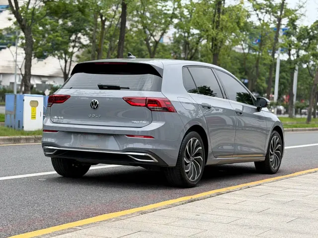 Volkswagen Golf — Фото автомобиля 4
