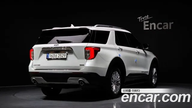 Ford Explorer — Фото автомобиля 2