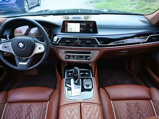 BMW 7 Series — Фото автомобиля 21