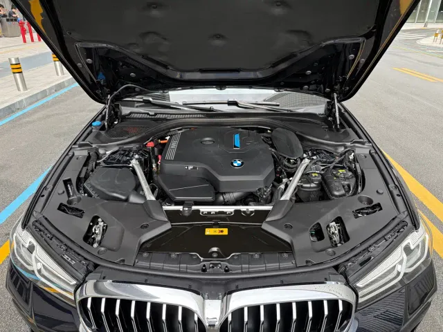 BMW 5 Series — Фото автомобиля 17