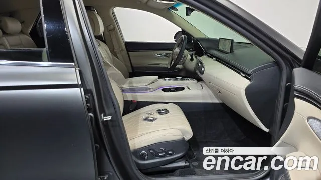 Genesis GV70 — Фото автомобиля 16