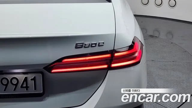 BMW 5 Series G60 — Фото автомобиля 23