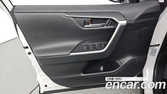 Toyota RAV4 — Фото автомобиля 24
