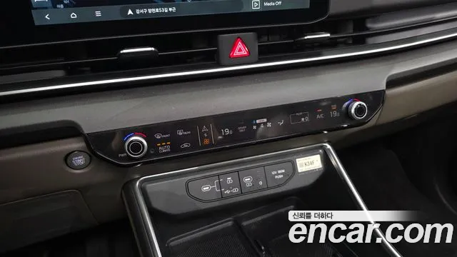 Kia Carnival Generation 4 — Фото автомобиля 23