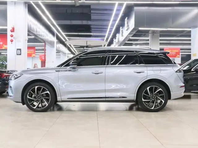 Lincoln Corsair — Фото автомобиля 3