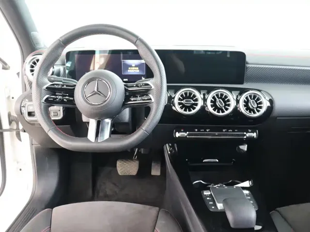 Mercedes-Benz A-Class — Фото автомобиля 26