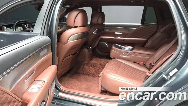 Genesis G90 Бензин 3.5 Turbo e-S/C AWD LWB — Фото автомобиля 12