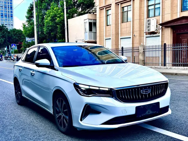 Geely Emgrand — Фото автомобиля 3