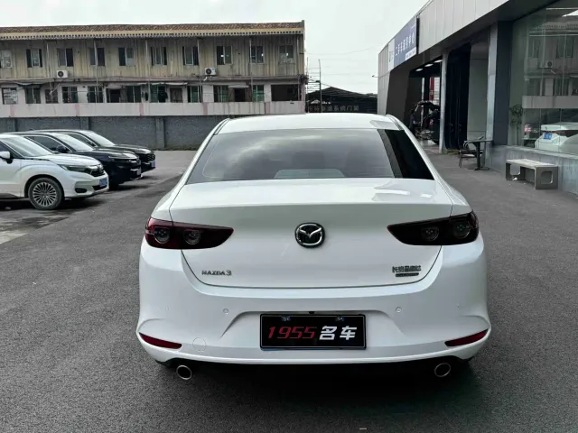 Mazda Axela — Фото автомобиля 8
