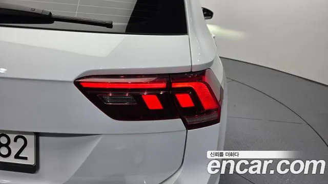 Volkswagen Tiguan Tiguan 2 поколение 2.0 TDI Premium — Фото автомобиля 22