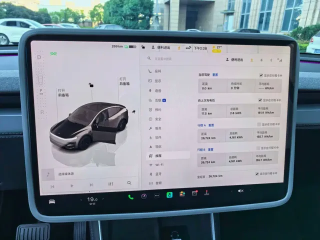 Tesla Model Y — Фото автомобиля 10