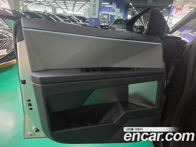 Tesla Cybertruck — Фото автомобиля 6