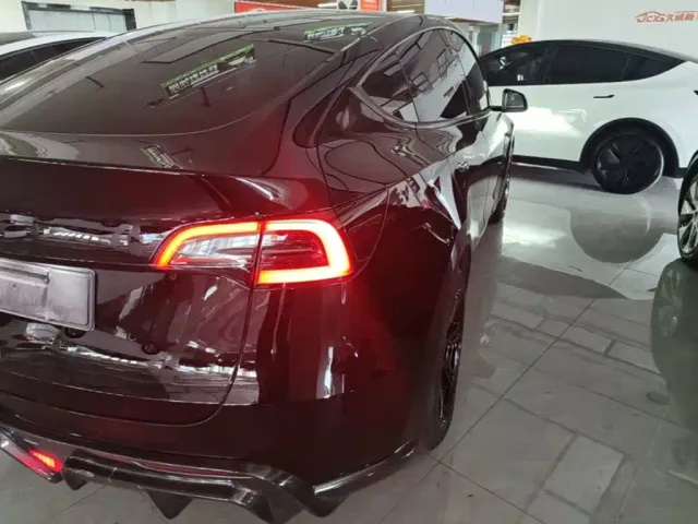 Tesla Model Y — Фото автомобиля 7