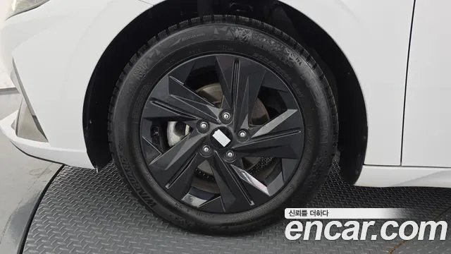 Hyundai Avante CN7 — Фото автомобиля 5