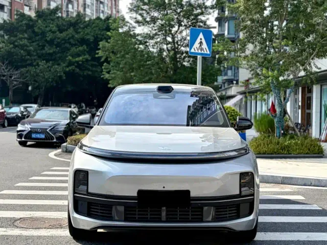 Li Auto L9 — Фото автомобиля 2