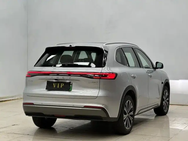 Geely Galaxy Starship 7 EM-i — Фото автомобиля 9