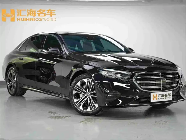 Mercedes-Benz E-Class — Фото автомобиля 3