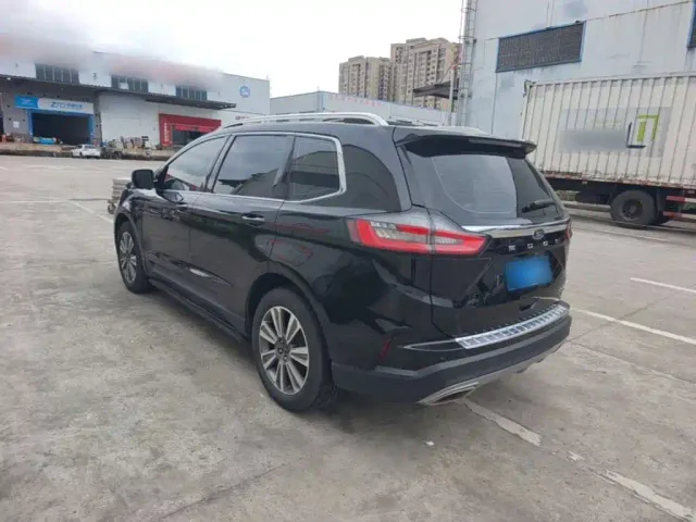 Ford Edge — Фото автомобиля 4