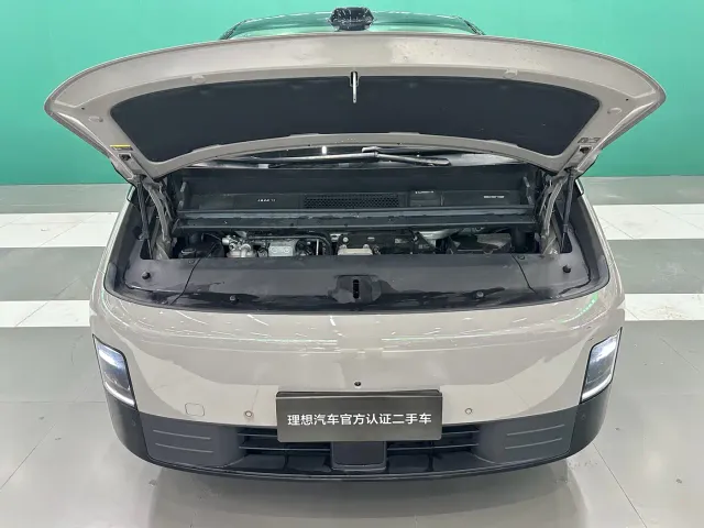 Li Auto MEGA — Фото автомобиля 10